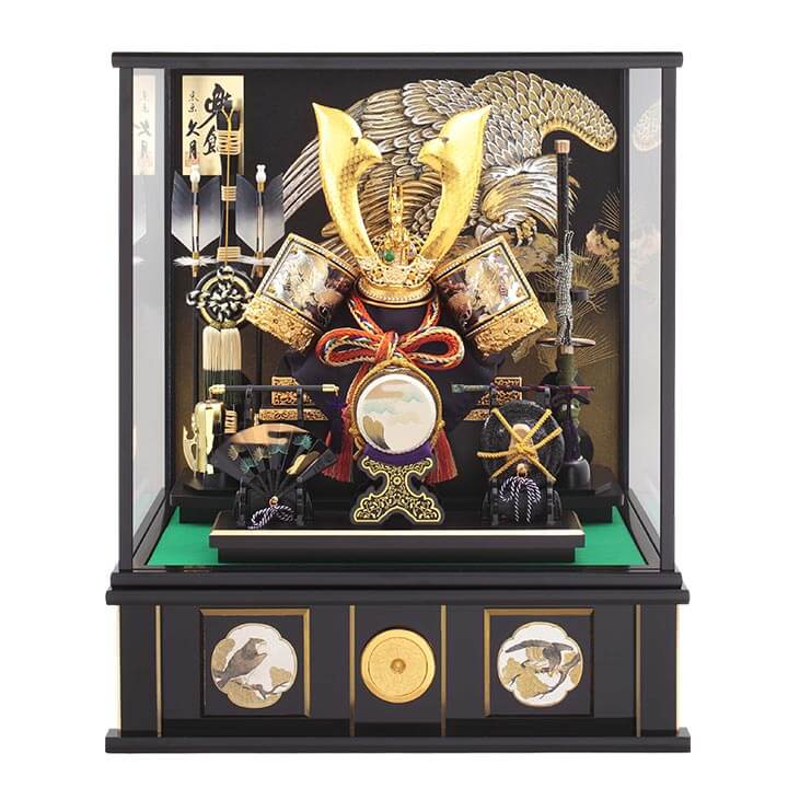 Size 13 kabuto-kazari in a display case　71GC-30_1