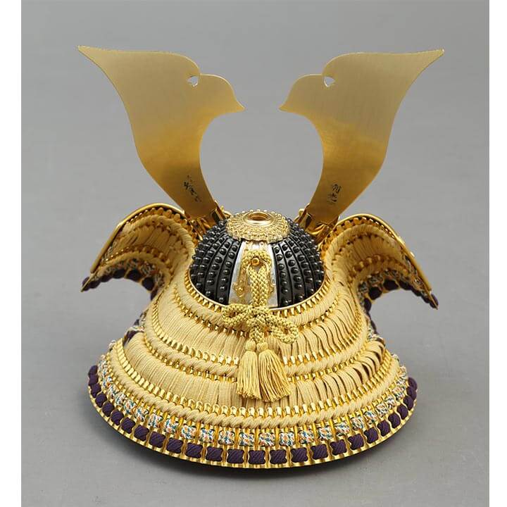 Nio no kabuto-kazari (helmet with a Deva king design) on a stand with a storage drawer, Pure silk hiodoshi (scarlet-threaded suit of armor); Size 10  71GC-02_2