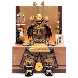鈴木利光作 大鎧収納飾り 正絹緋縅5号 久月監製 73GC-21